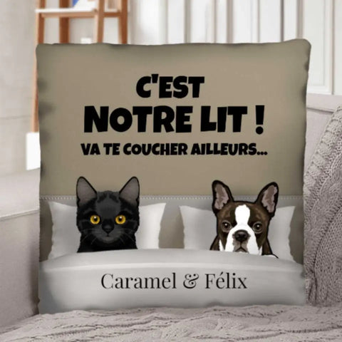 Notre lit (Chat et Chien) - Coussin personnalisé - Featured Image