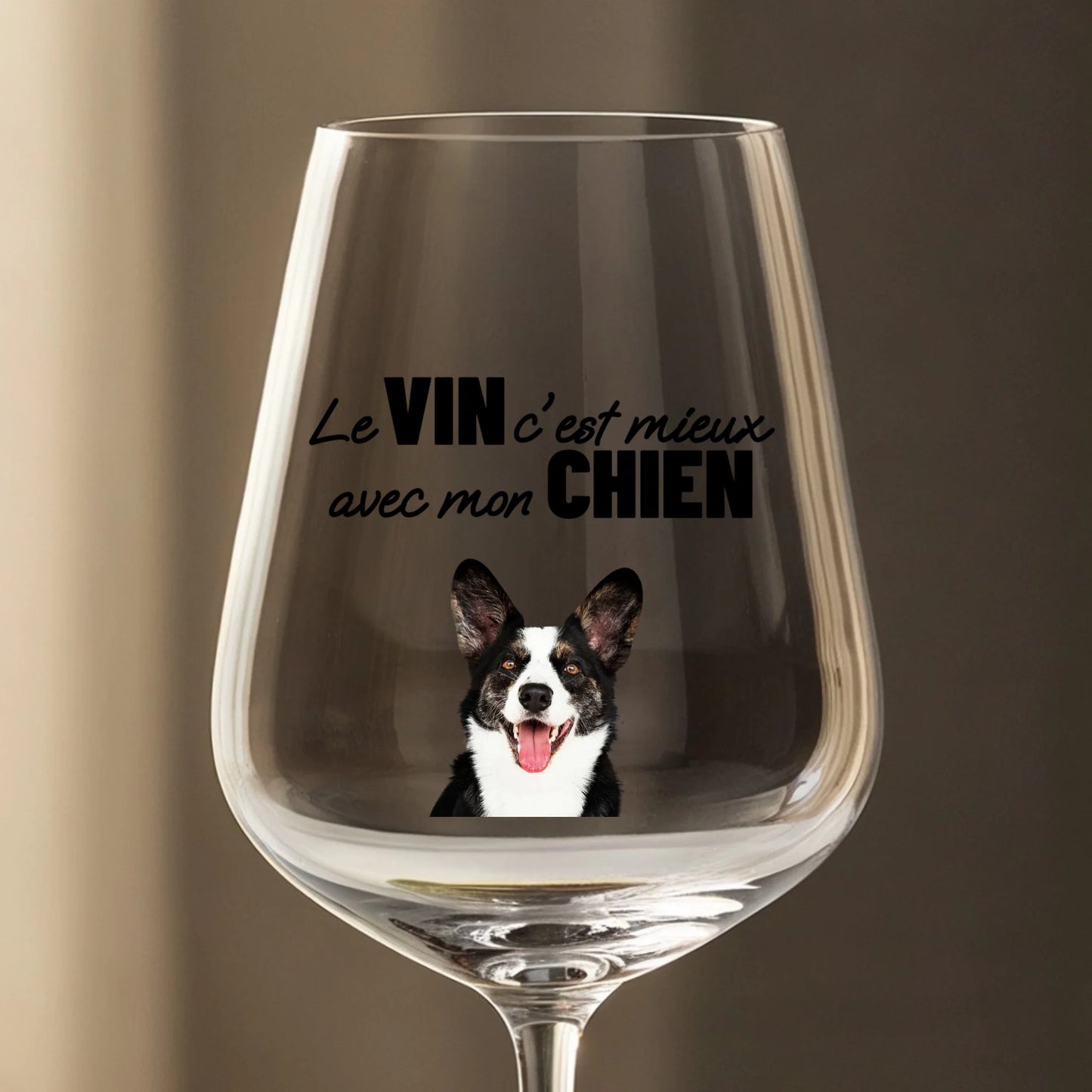 Le vin c'est mieux avec mon chien - Verre à vin personnalisé